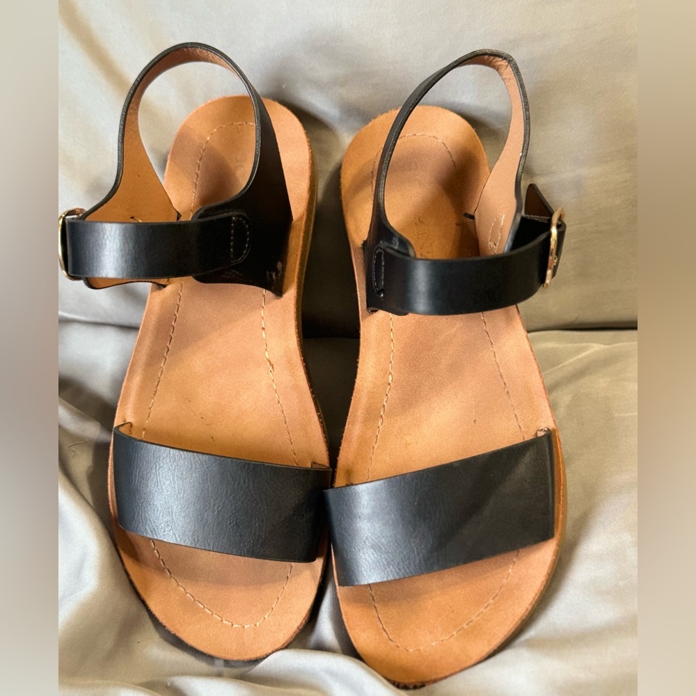 Solanz Women’s strap Sandal Black sz 5.5